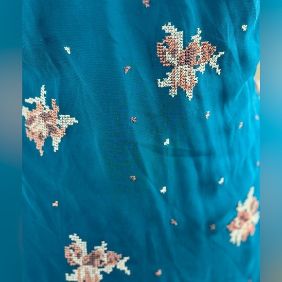 NWT Willow & Clay Anthropologie Teal Embroidered Wrap Dress Medium - Picture 8 of 8